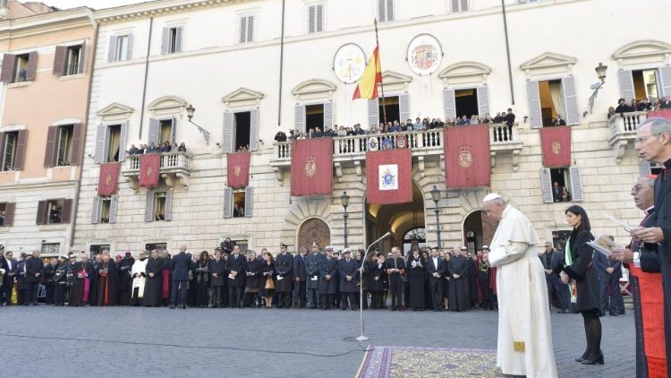 Папа Франциск на римской площади Испании