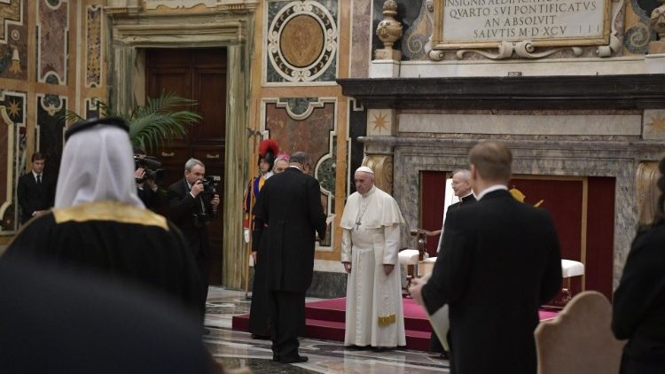 Папата прие акредитивните писма на нови посланици при Светия престол