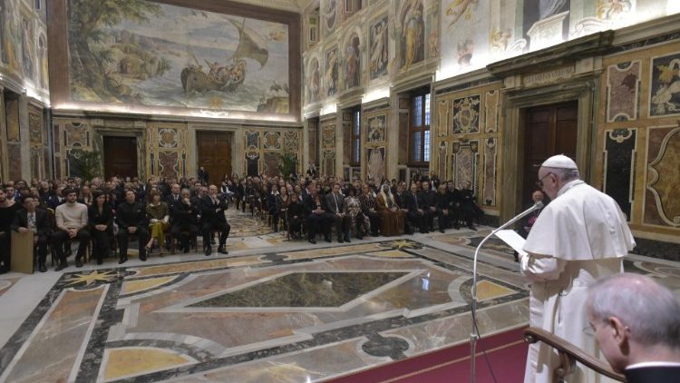 البابا فرنسيس يستقبل الفنانين المشاركين في الحفل الموسيقي بمناسبة عيد الميلاد 2018