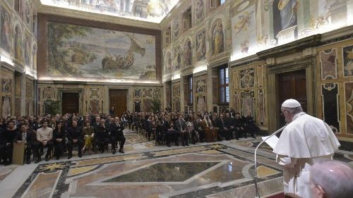 Papst Franziskus empfängt Künstler: Genie und Kreativität erreichen Gewissen der Menschen