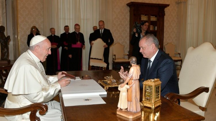 Papež je danes sprejel slovaškega predsednika