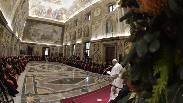Papež Frančišek je danes, v petek 21. decembra, izrekel božična voščila voditeljem in odgovornim v rimski kuriji.