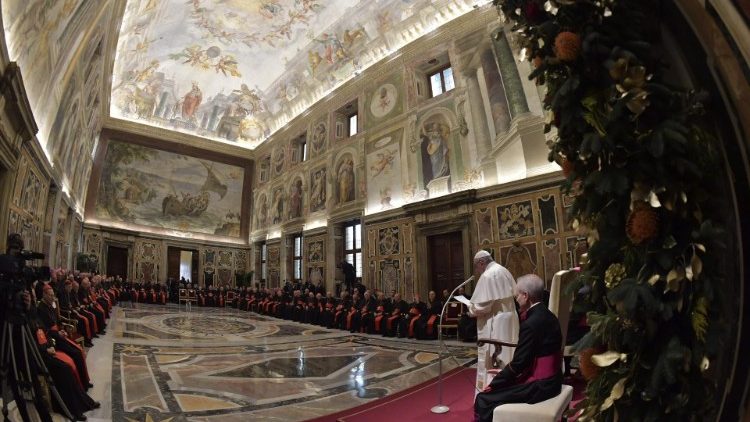 Papa reunido com os membros da Cúria Romana