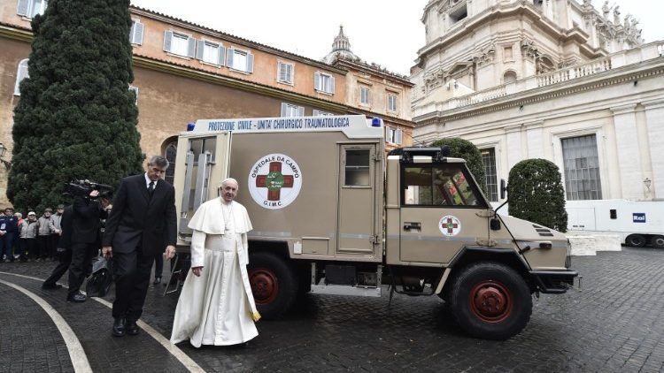 Папа ля мабільнага пункту Службы грамадзянскай абароны 