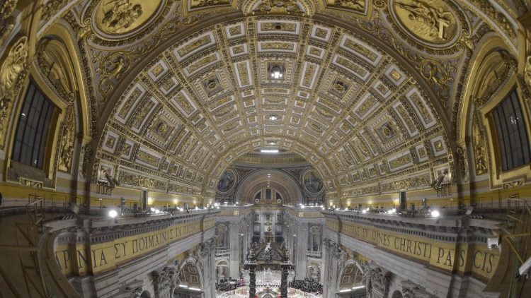 Preview für die neue LED Beleuchtung des Petersdoms bei der Christmette 