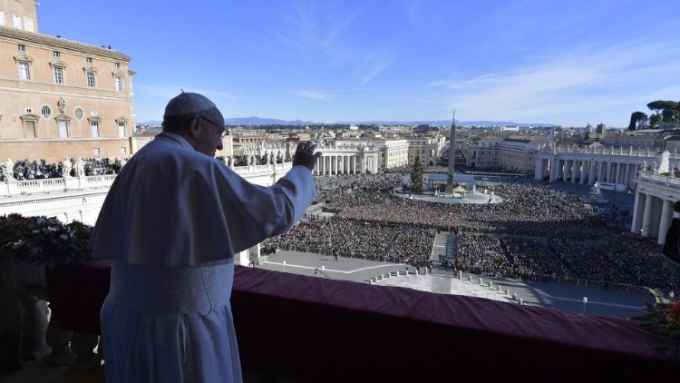 降誕祭のメッセージと祝福をおくる教皇フランシスコ　2018年12月25日　バチカン