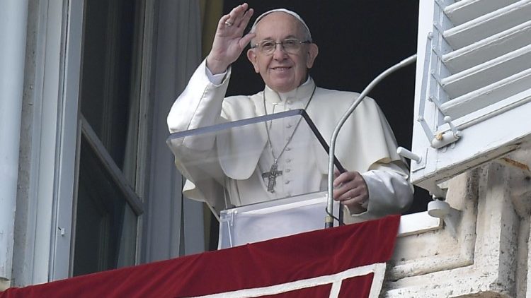 Папа падчас малітвы "Анёл Панскі" 