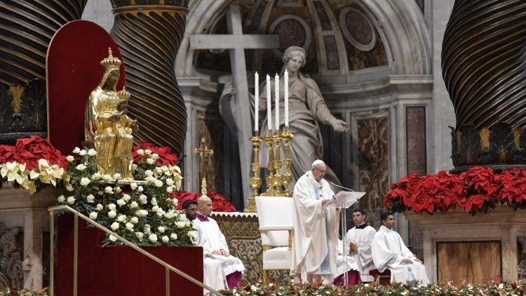 Le Pape François préside la messe pour la Solennité de Marie, Mère de Dieu, en la journée mondiale de la paix, depuis la Basilique Saint-Pierre de Rome, le 1er janvier 2019. 