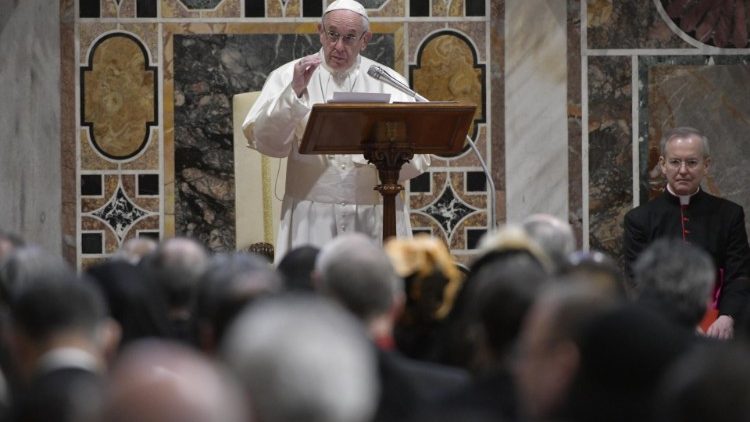 Le Pape s'exprimant devant les ambassadeurs lors des vœux au corps diplomatique, le lundi 7 janvier 2019.