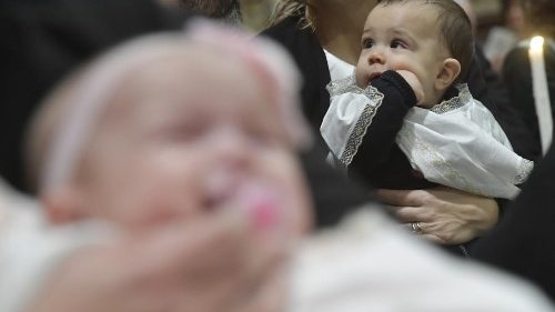 In Italia è crollo delle nascite. Cei: giovani coppie e anziani, sfide pastorali