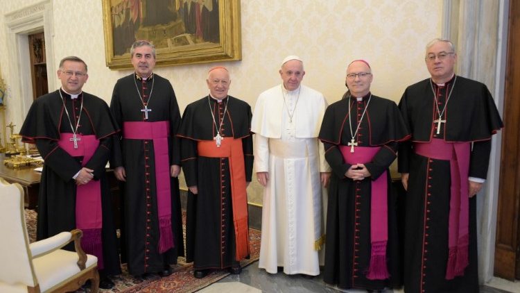 Papa Francisco com bispos do Chile em 2018