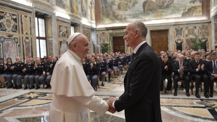 Папа Франциск на встрече с итальянскими полицейскими
