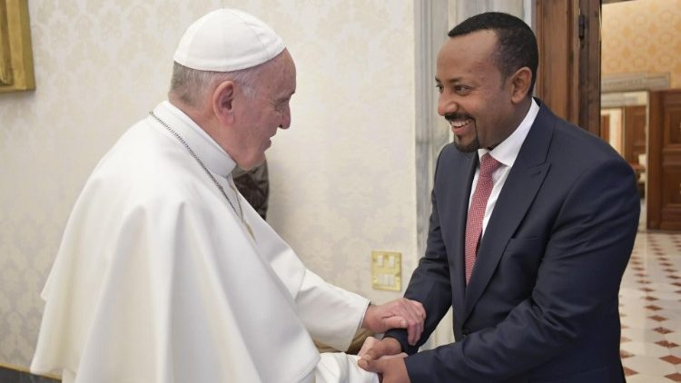 Папа Франциск и премьер-министр Эфиопии Абий Ахмед Али на встрече в Ватикане