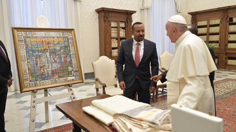 Ferenc pápa és Abiy Ahmed Ali, az Etióp Szövetségi Demokratikus Köztársaság miniszterelnöke