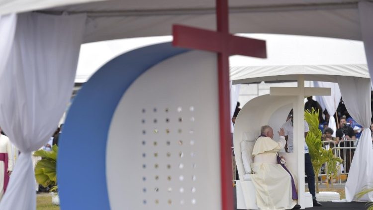 2019.01.25 Папа сповідає під час ВДМ 2019 в Панамі