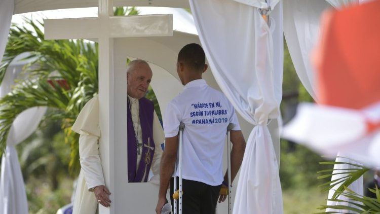 Pope Francis visits young detainees in Panama