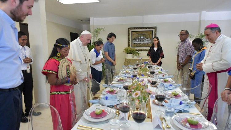 Le déjeuner du Pape avec dix jeunes participants aux JMJ, le 26 janvier 2019 au séminaire San José à Panama.