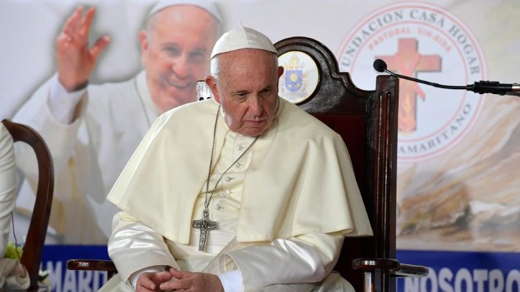 Francisco em sua visita à Casa Hogar Buen Samaritano durante sua Viagem Apostólica ao Panamá (Vatican Media)