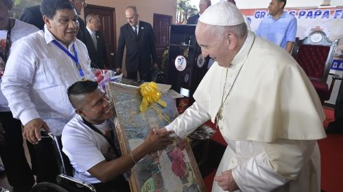 Papa alla Casa Buon Samaritano: gesti concreti di amore contro indifferenza e paura 