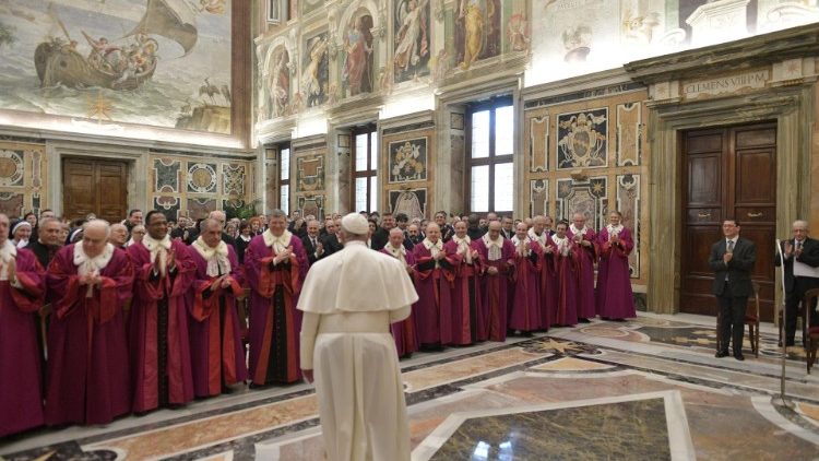Аудиенция на папата с членовете на Върховния ватикански съдебен трибунал 