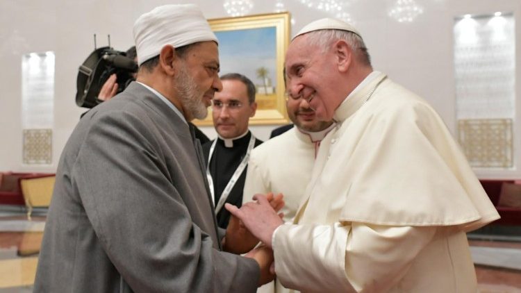 Pope Francis shakes hands with Ahmed el-Tayeb, Grand Imam of al-Azhar