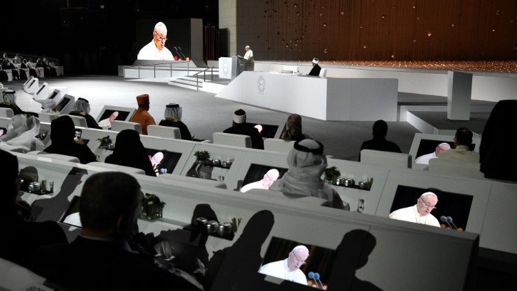 Ferenc pápa a vallásközi találkozón Abu Dzabiban