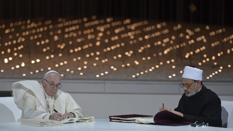 Pope Francis and Ahmad Al-Tayyeb sign the Document on Human Fraternity in Abu Dhabi on 4 February 2019