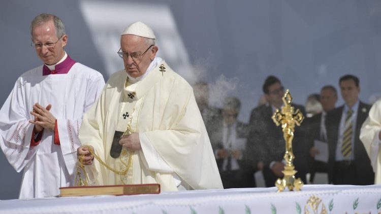 Pope Francis celebrates Mass in Abu Dhabi