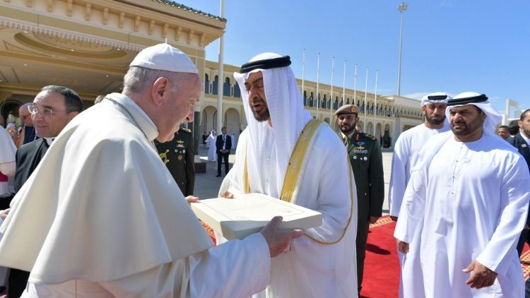 Cerimônia de despedida no Aeroporto de Abu Dhabi