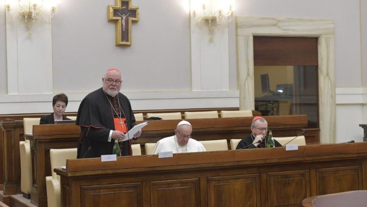 Một buổi họp của Hội đồng Kinh tế Tòa Thánh trong năm 2019