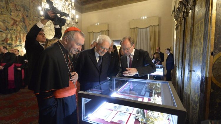 Parolin bíboros a szenszéki olasz nagykövetségen a Lateráni egyezmény évfordulóján Mattarella elnökkel