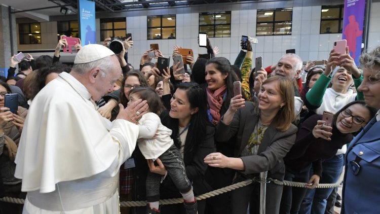 Ferenc pápa az IFAD alkalmazottaival