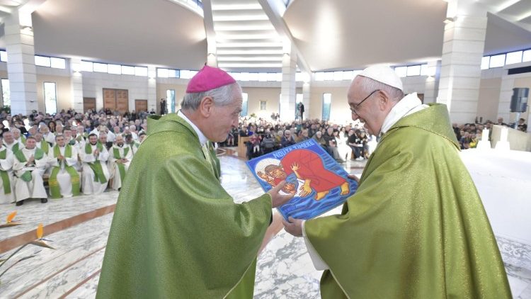 Papa Francesco durante la visita al Meeting "Liberi dalla Paura" a Sacrofano 
