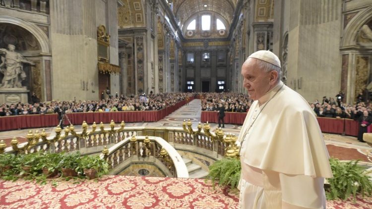 البابا فرنسيس خلال لقائه المؤمنين القادمين من أبرشية بينيفتنو الإيطالية 20 فبراير 2019
