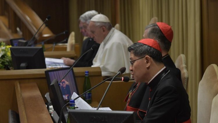 Le cardinal Tagle à la tribune de la Rencontre sur la protection des mineurs, le 21 février 2019 au Vatican.