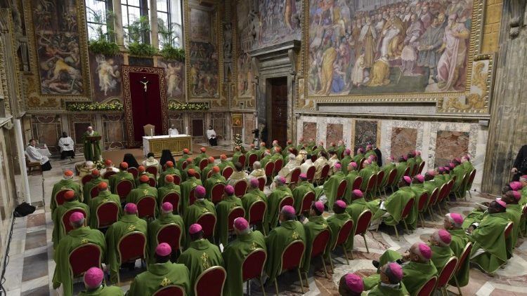 Der Kinderschutzgipfel neigt sich dem Ende zu: Heilige Messe in der Sala Regia