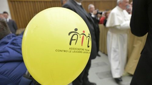 Papa all’Ail: come Maria, avere il coraggio di rimanere in piedi con la sofferenza