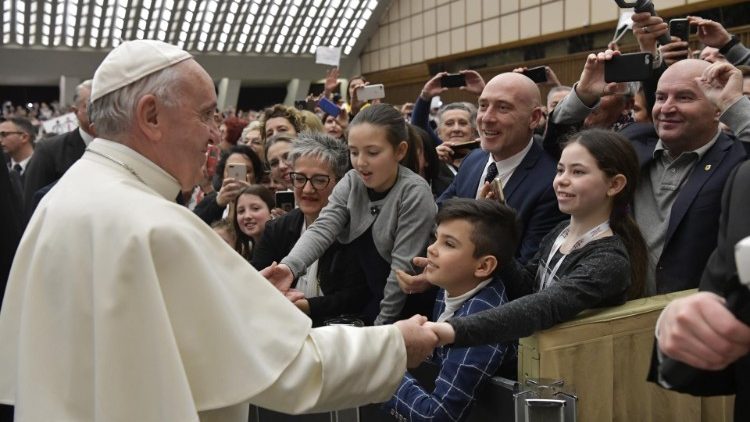 Le Pape François et des membres de l'association AIL, le 2 mars 2019 