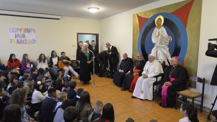 Parrocchia San Crispino da Viterbo: l'incontro del Papa con i bambini