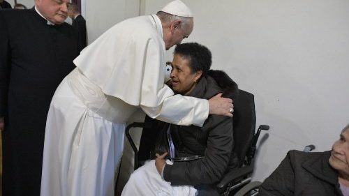 Papst in Vorstadtpfarrei: „Die Stärke liegt in der Gemeinschaft“