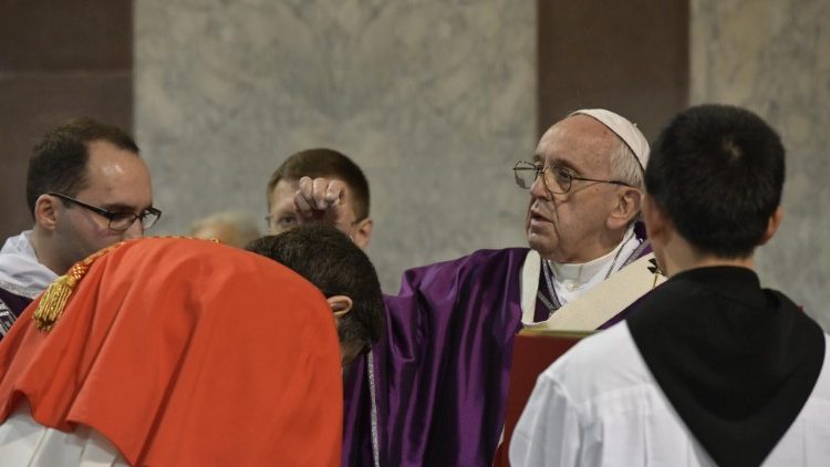 Ferenc pápa a Szent Szabina-bazilikában
