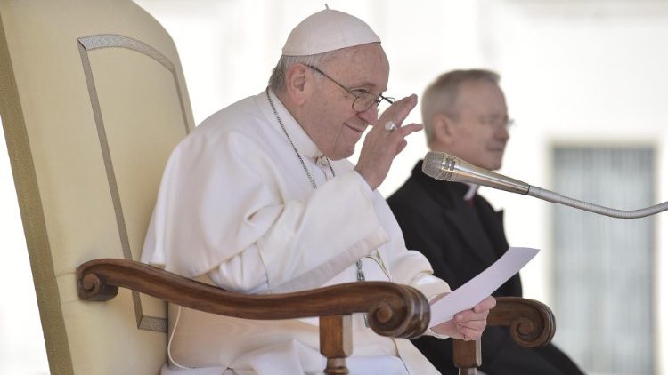 Papież do Polaków: odczytujmy sens życia w paschalnym świetle