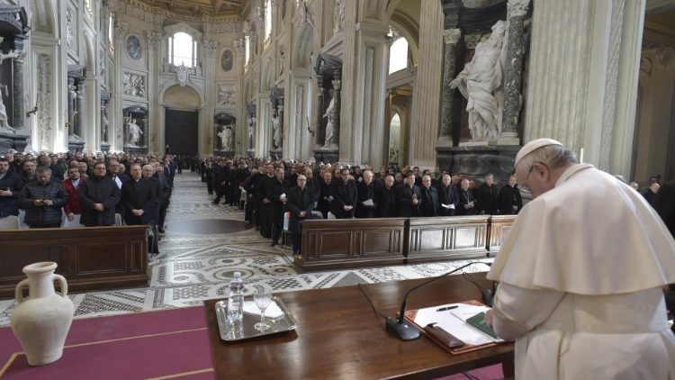 St. Johann im Lateran: Papst Franziskus bei der traditionellen Bußliturgie mit dem Klerus der Diözese Rom