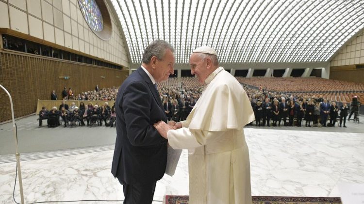 Papa takohet me funksionarët e Gjykatës së Revizorëve