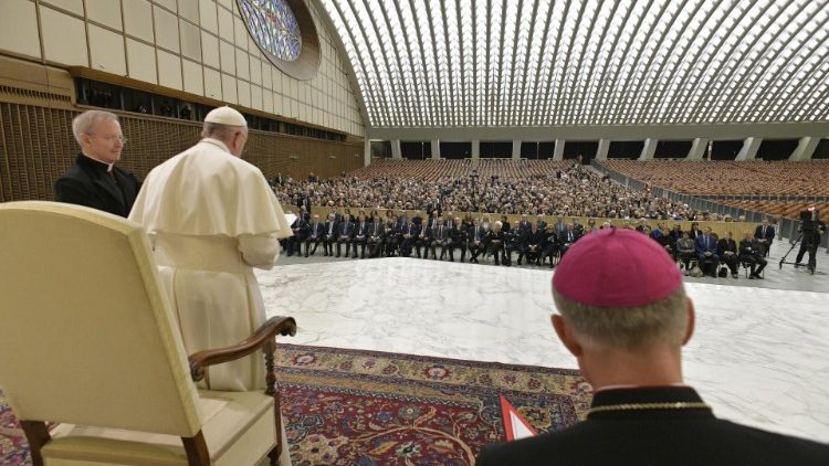 Le Pape François devant les magistrats de la Cour des comptes italienne, lundi 18 mars 2019, en salle Paul VI du Vatican. 