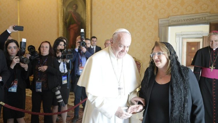 Ferenc pápa és a máltai elnökasszony