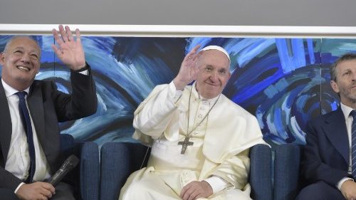 O Papa Francisco visita a sede de Scholas Occurrentes