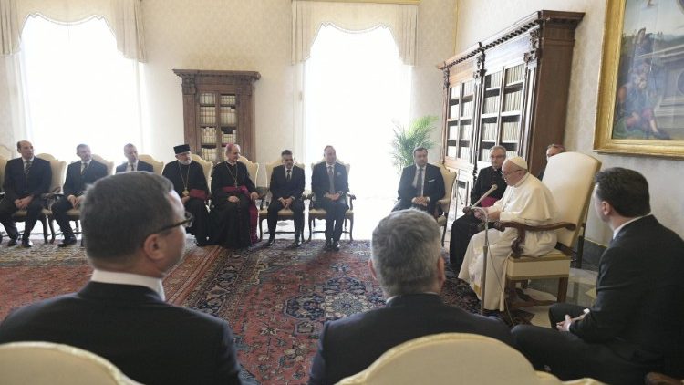 Le Pape François entouré de parlementaires de République tchèque et de Slovaquie, le 22 mars 2019