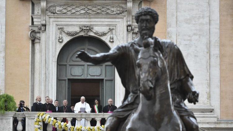 Папа падчас візіту ў рымскую мэрыю