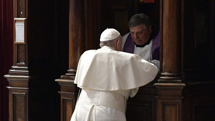 Папата по време на покаятелната литургия във Ватикана